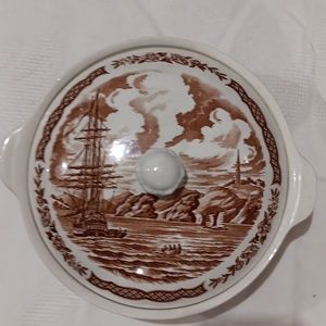 Fair winds serving bowl with lid